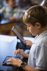 student with ipad