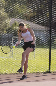 girl playing tennis